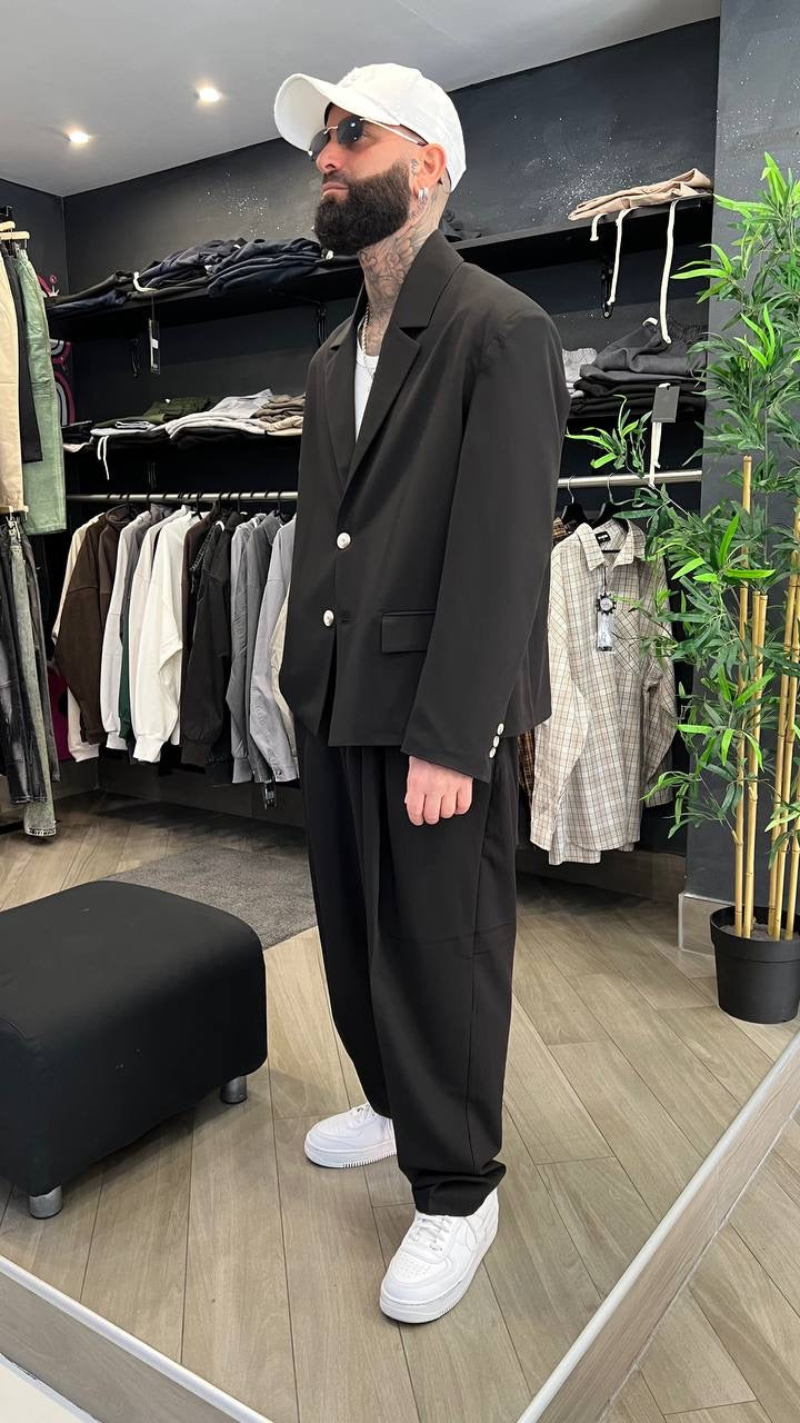 Abito nero giacca crop pantalone over