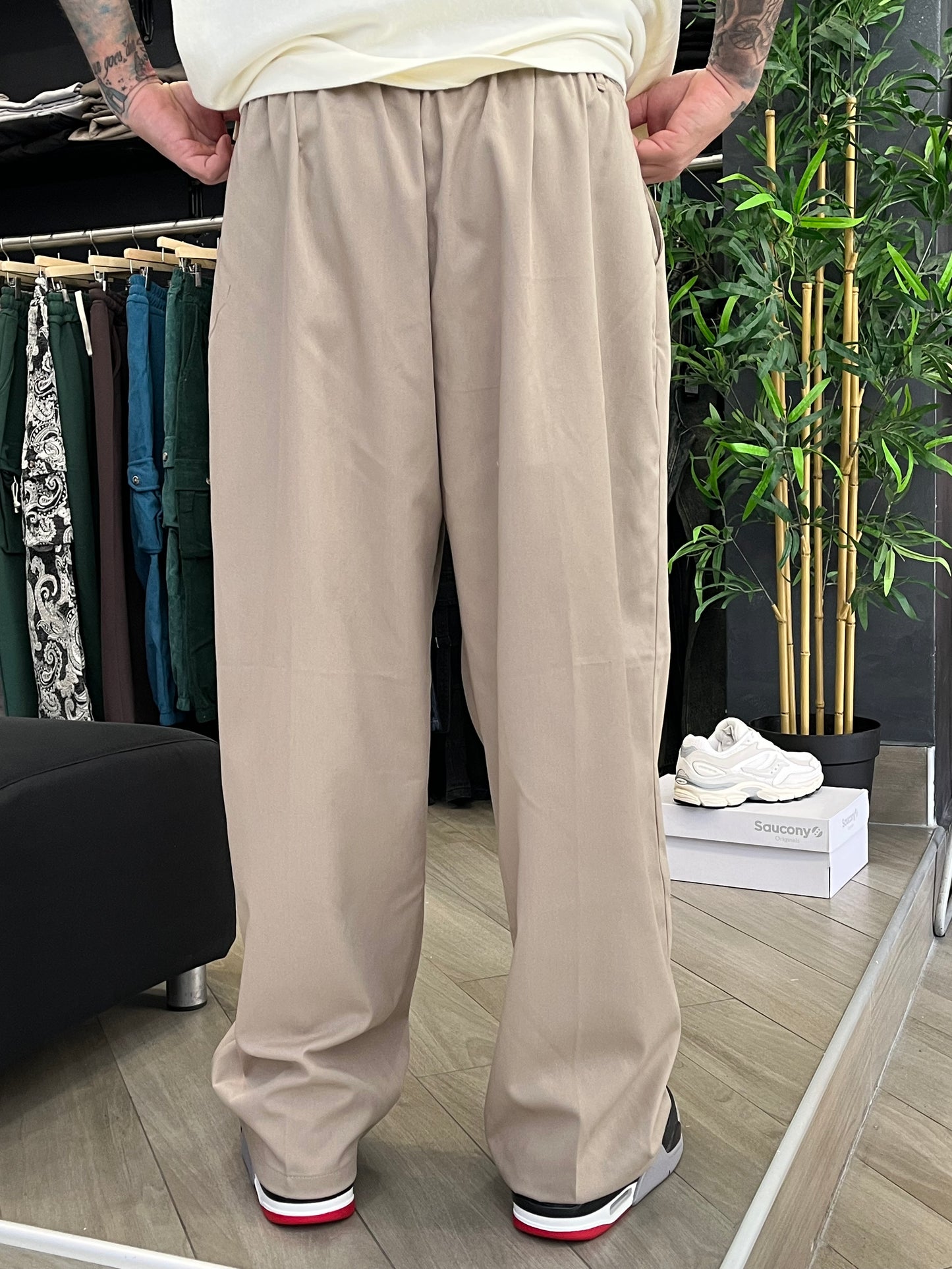 PANTALONE CON PINCE BEIGE
