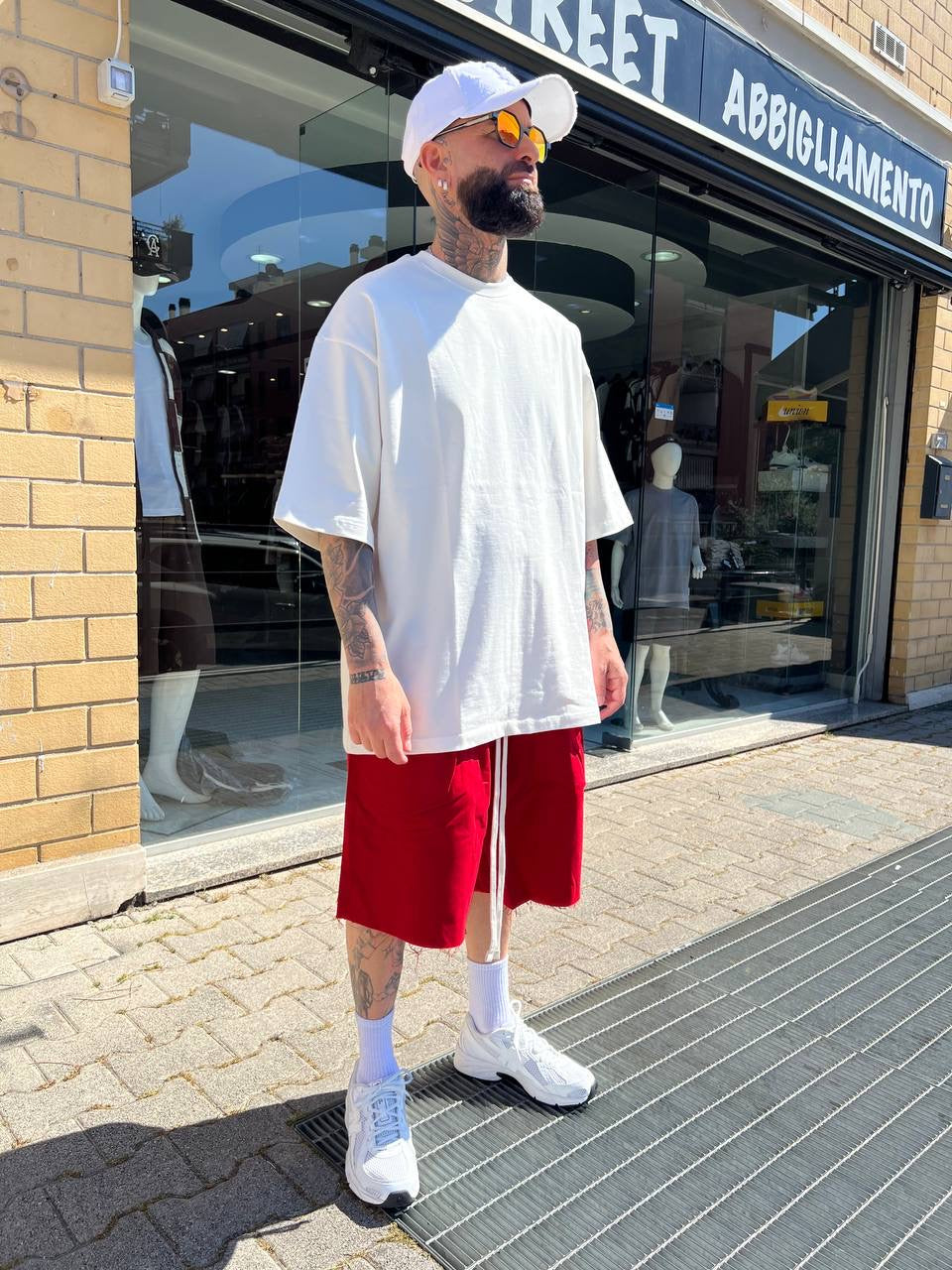 Pantaloncino rosso taglio vivo cotone