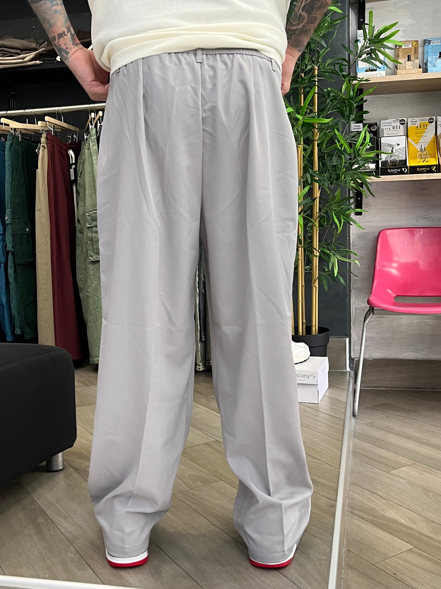 PANTALONE CON PINCE GRIGIO
