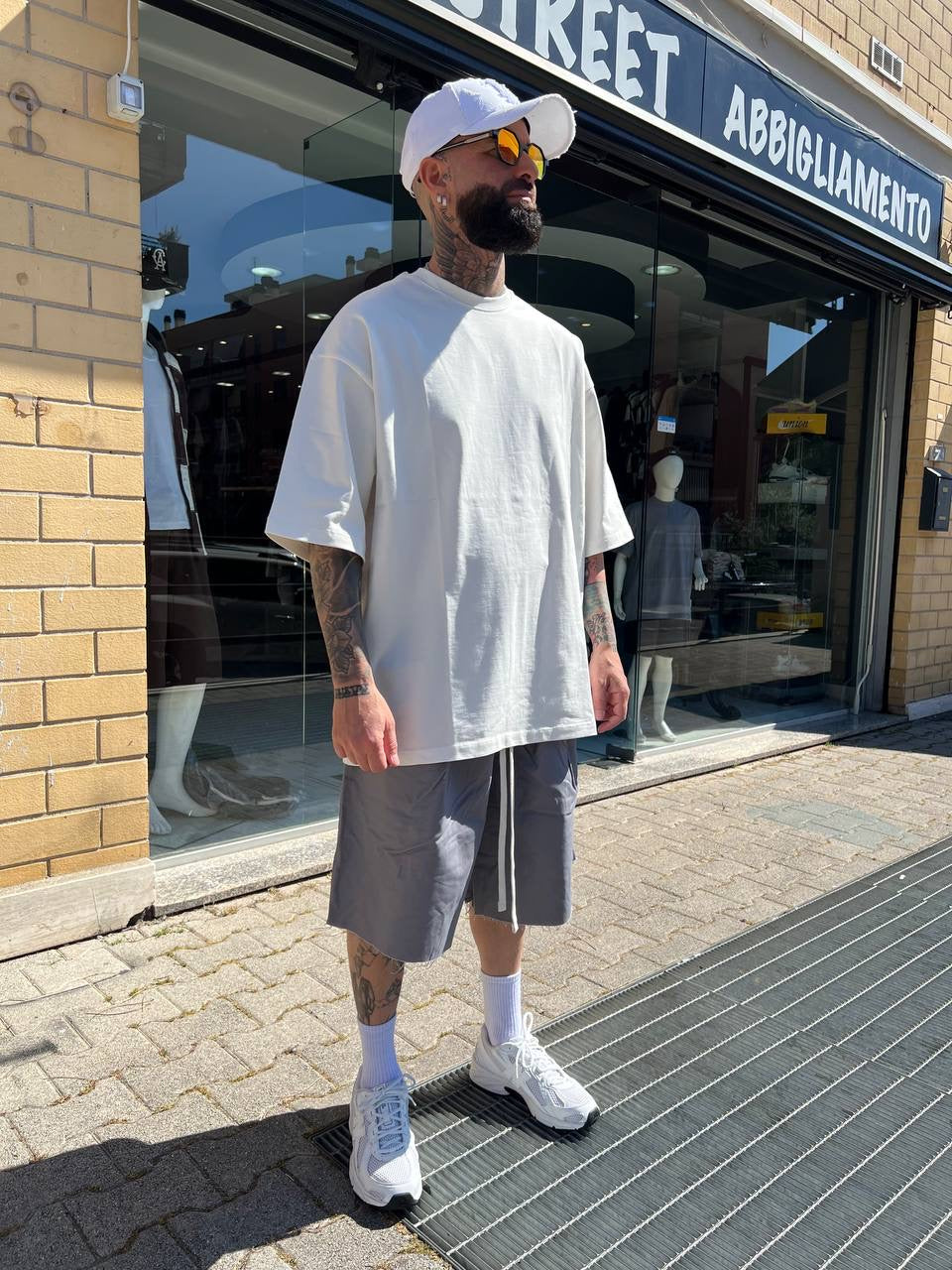 Pantaloncino grigio chiaro taglio vivo cotone