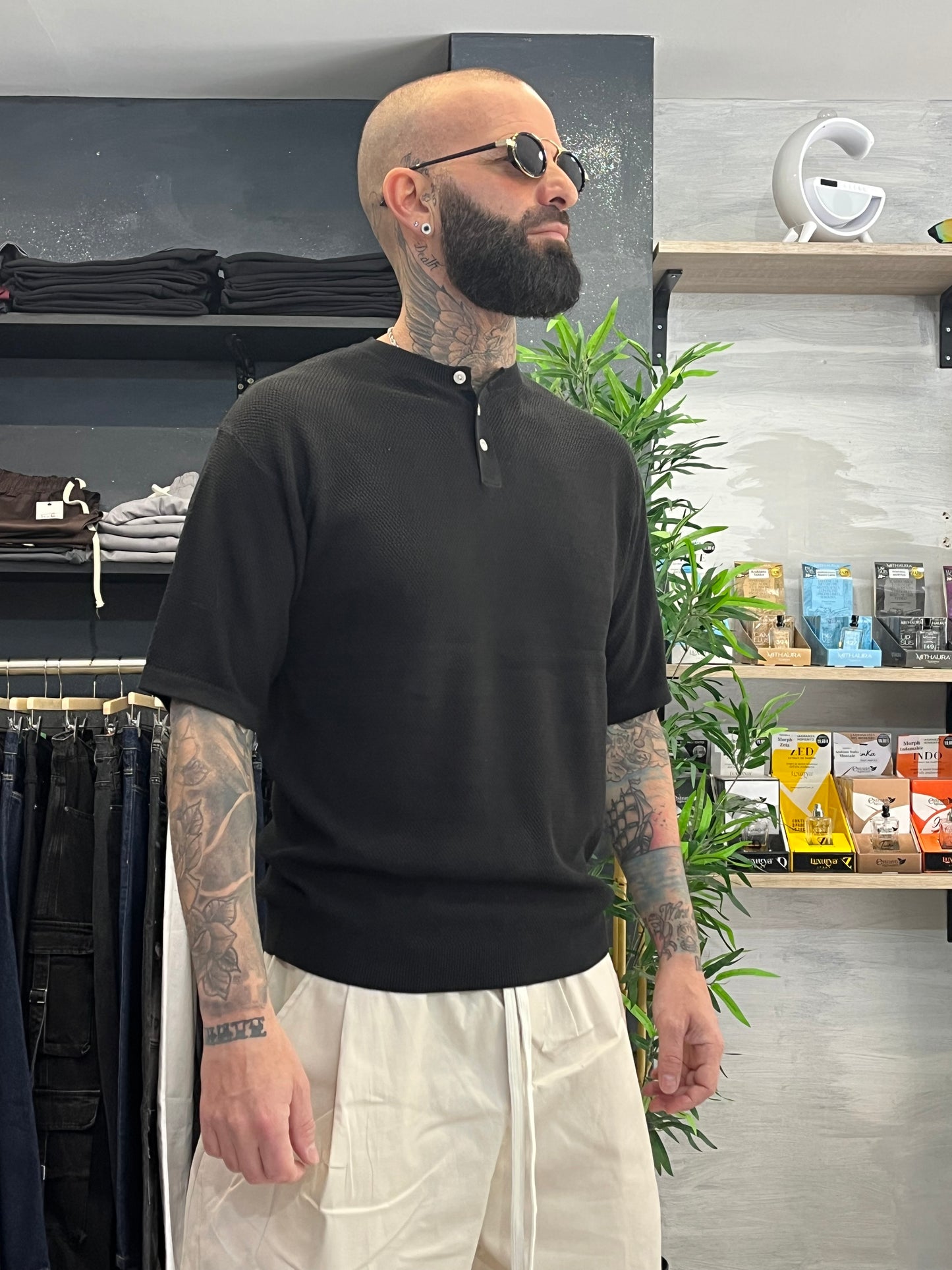 Maglia girocollo bottoni nera