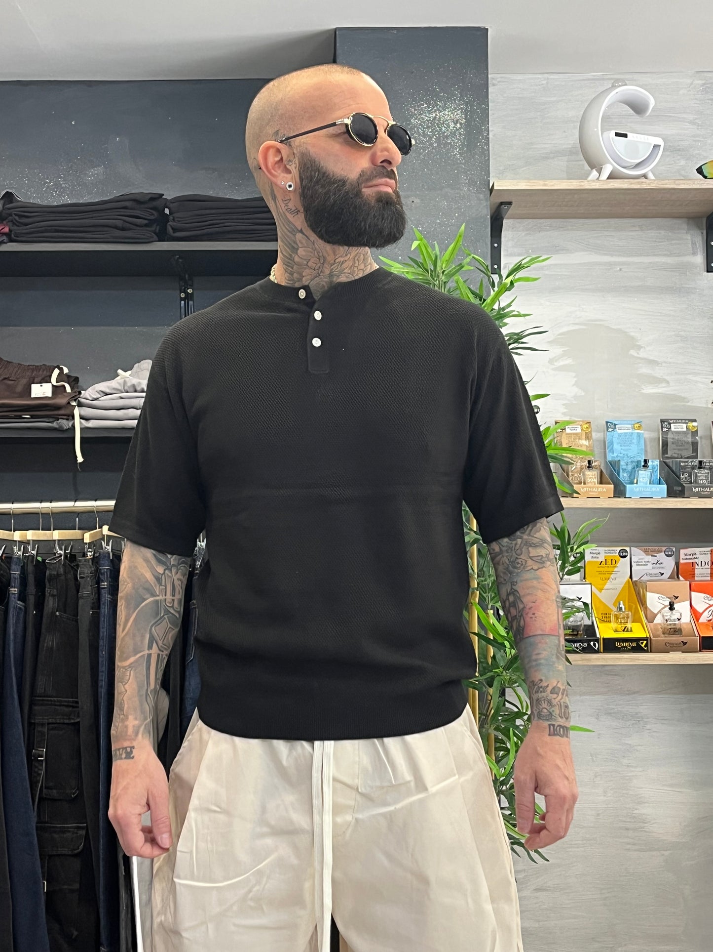 Maglia girocollo bottoni nera