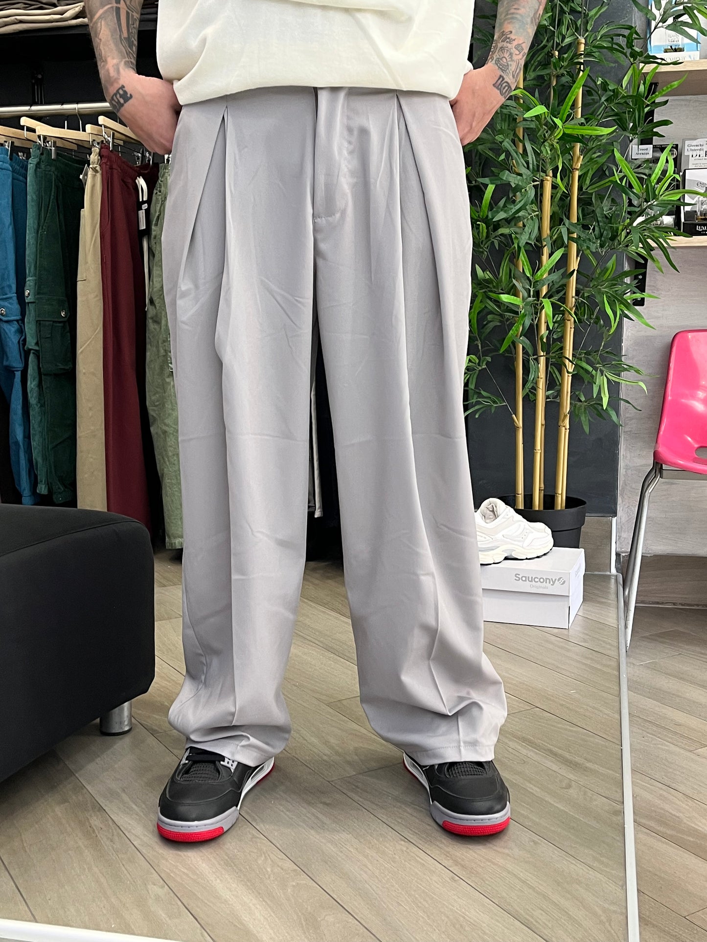 PANTALONE CON PINCE GRIGIO