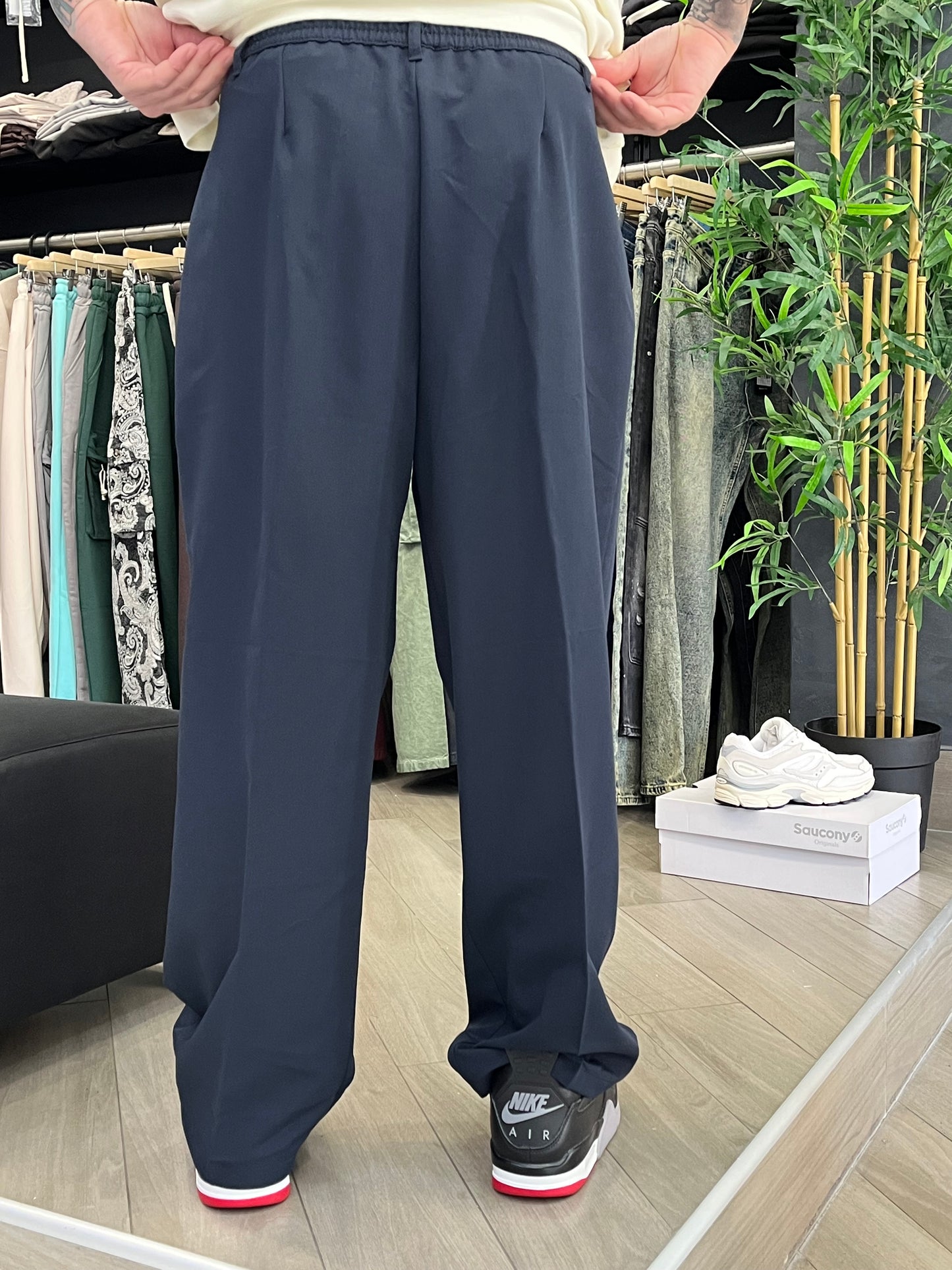 PANTALONE CON PINCE BLU