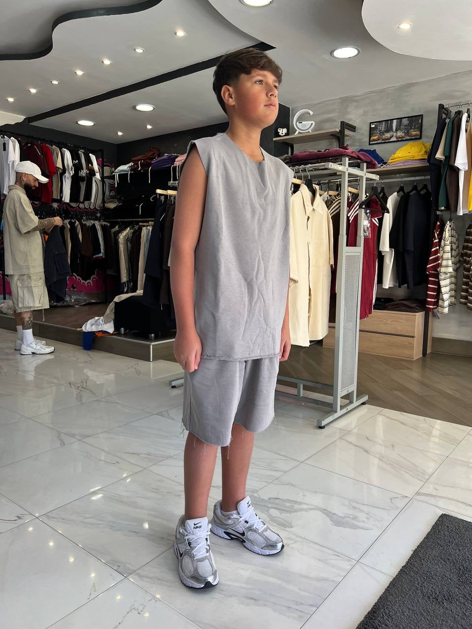 Completino smanicato grigio