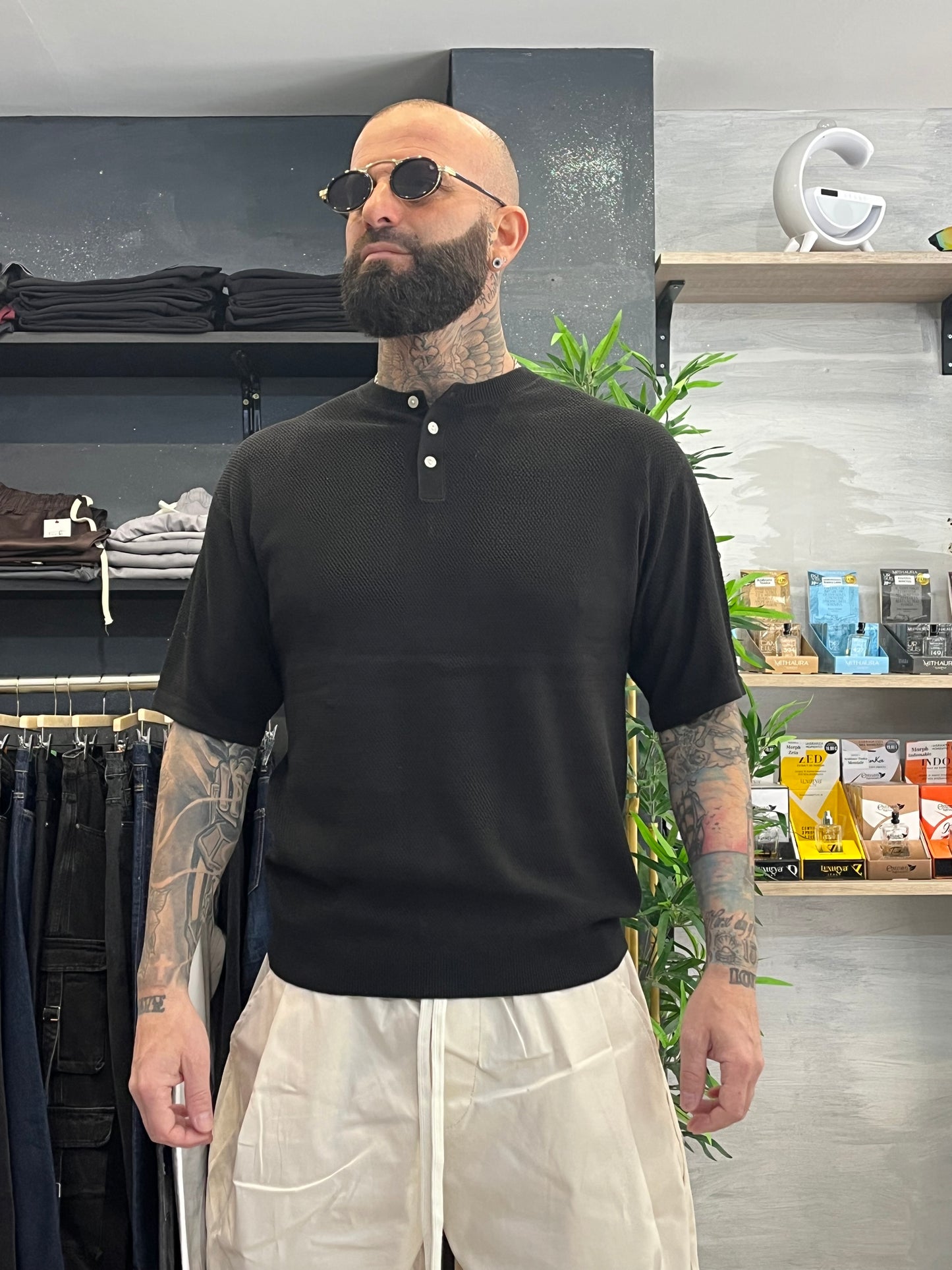 Maglia girocollo bottoni nera