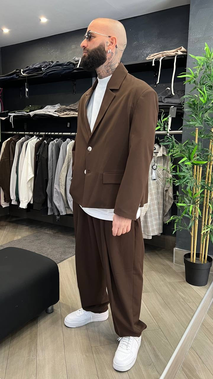 Abito marrone giacca crop pantalone over