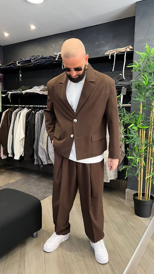Abito marrone giacca crop pantalone over