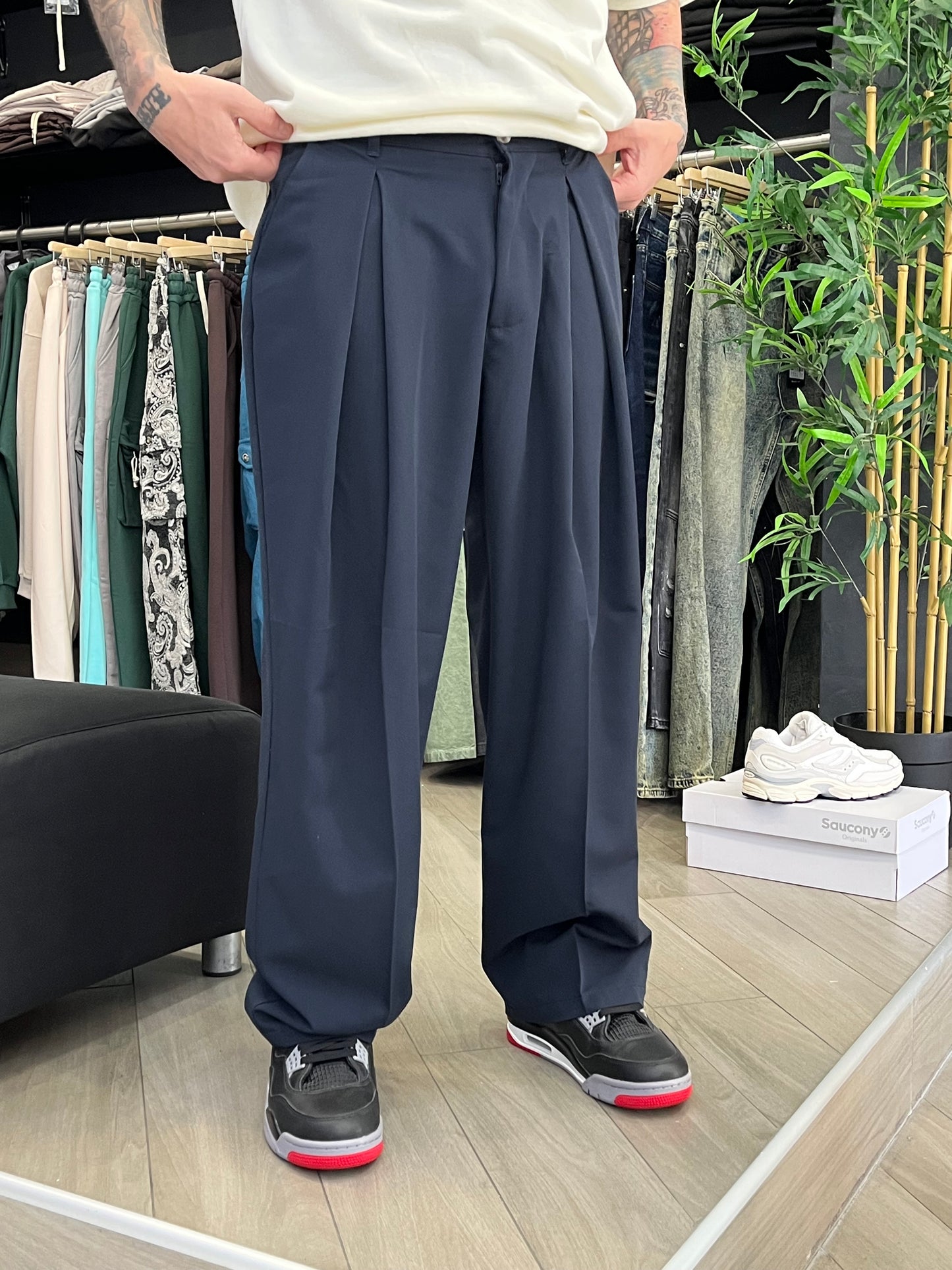 PANTALONE CON PINCE BLU