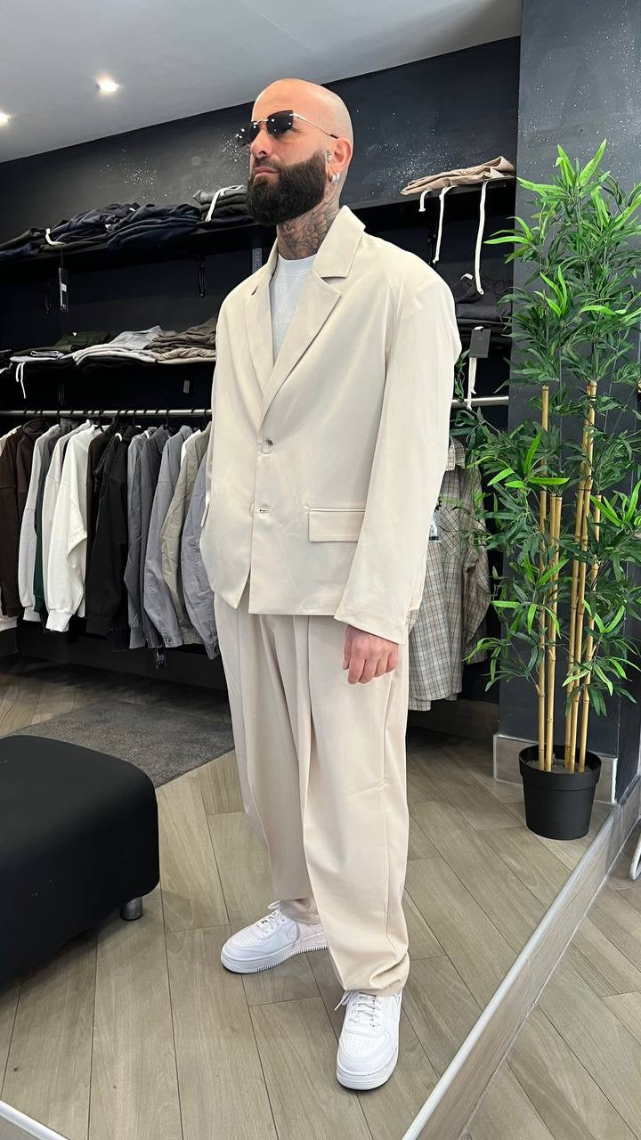 Abito beige giacca crop pantalone over